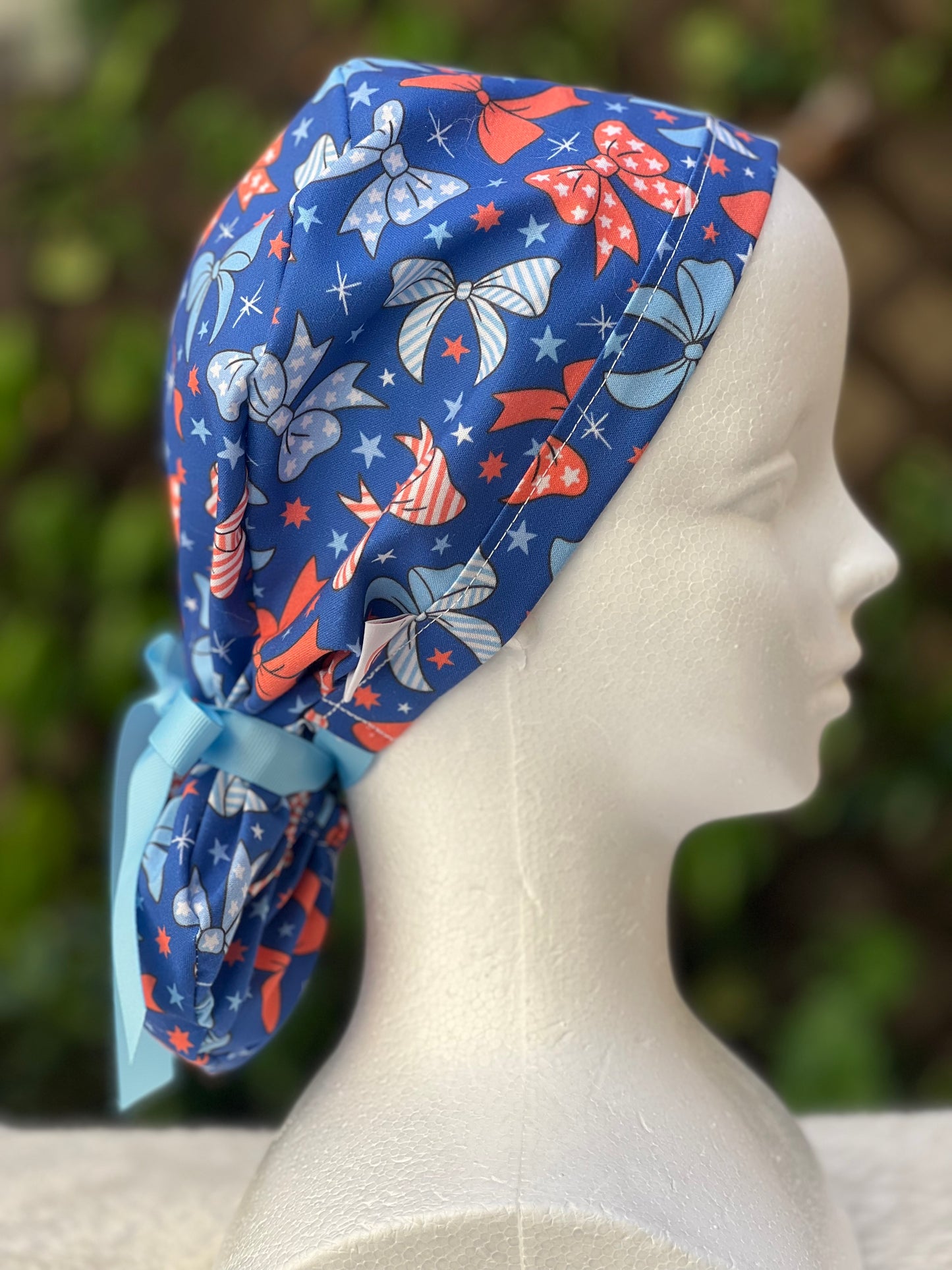 Red, white and blue bowsScrub Cap