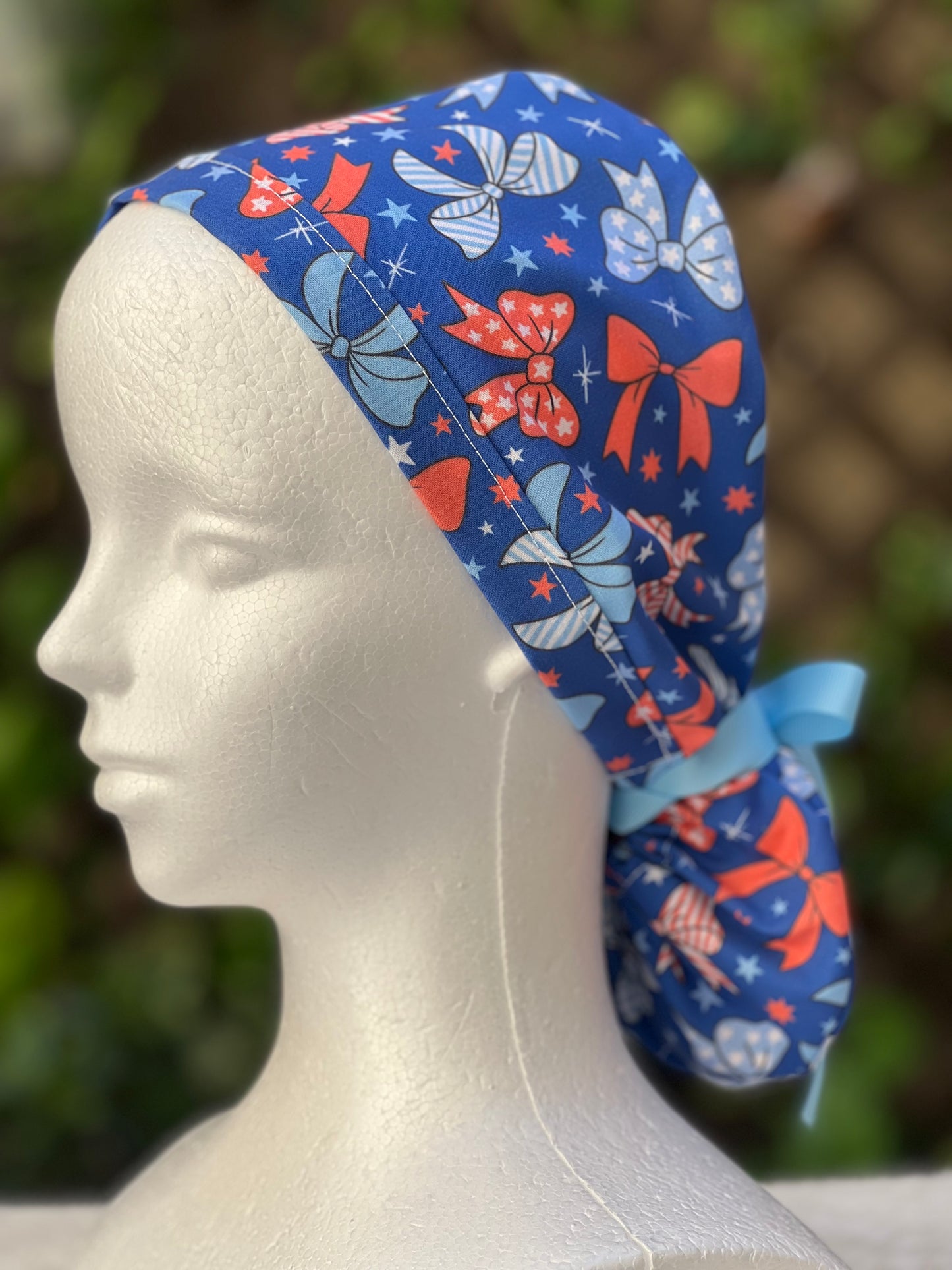 Red, white and blue bowsScrub Cap