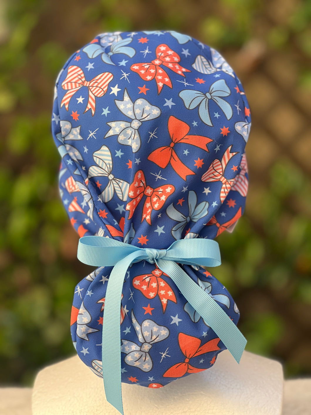 Red, white and blue bowsScrub Cap